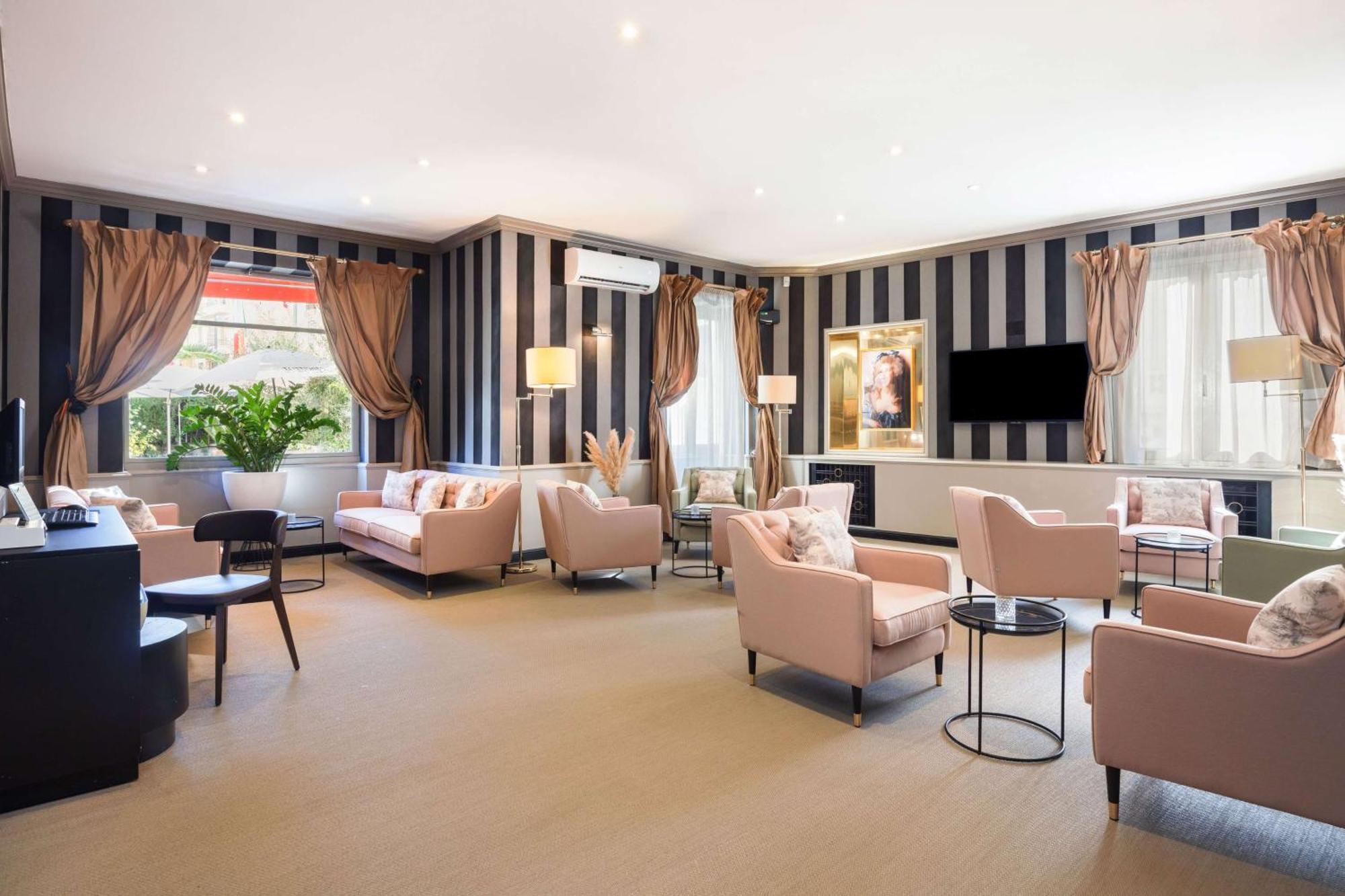 Hotel Western Brice Garden 4*